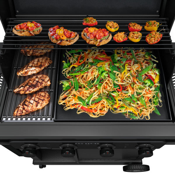 Parrilla y plancha a gas de 4 quemadores Pro Series™ con quemador lateral